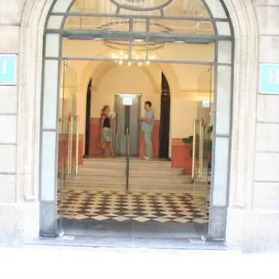 Peninsular Szálloda *