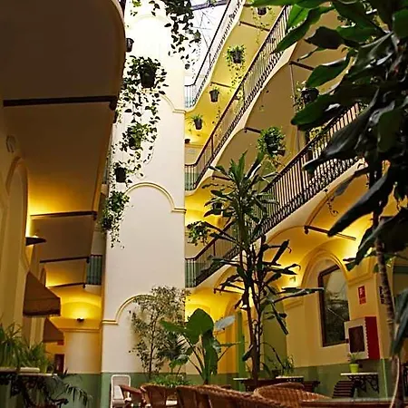Peninsular Hotel *