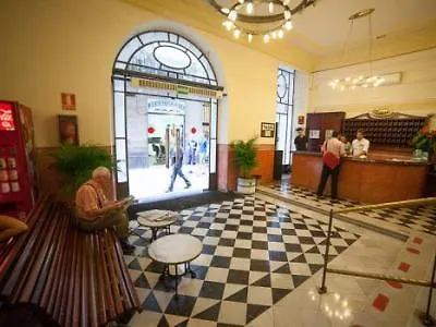Peninsular Hotel *