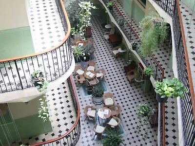 Peninsular Hotel *